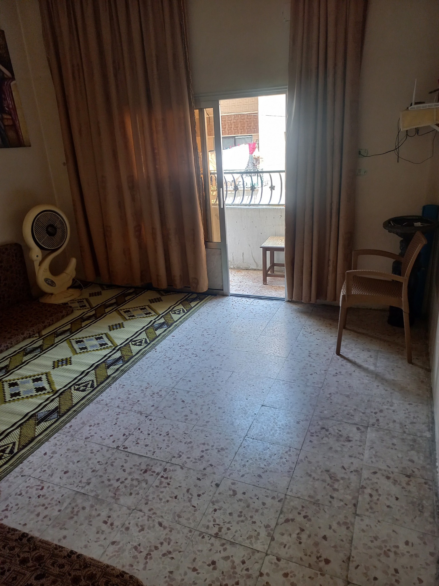 للبيع شقة اول فني مساحة ١٦٠م حمص حي النازحين